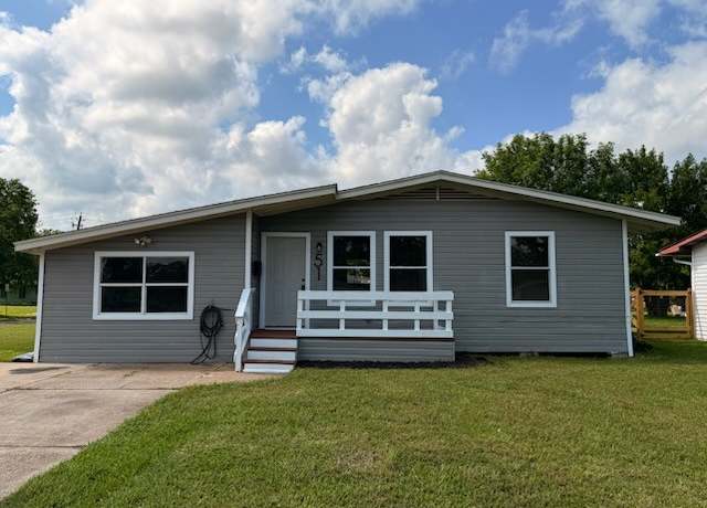 Property at 51 Blue Bonnet Ct, Lake Jackson, TX 77566, 3 beds, 2 baths