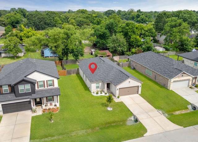 Property at 7315 Parkview Dr, Hitchcock, TX 77563, 3 beds, 2 baths