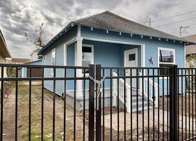 Property at 2007 Spring St, Houston, TX 77007, 2 beds, 2 baths