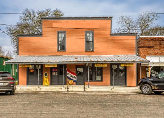 Property at 112 N Live Oak St, Fayetteville, TX 78940, 1 bath