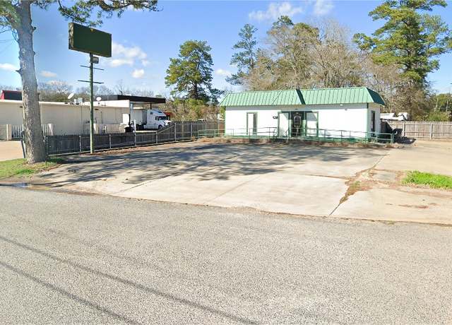 Property at 111 Barclay St, Woodville, TX 75979, 0.5 baths