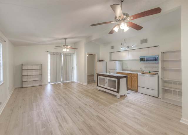 Property at 28609 Netawaka Ct, Huntsville, TX 77320, 2 beds, 1 bath