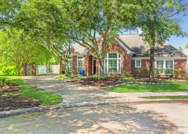 Property at 3008 Autumn Hills Ct, Friendswood, TX 77546, 4 beds, 3 baths