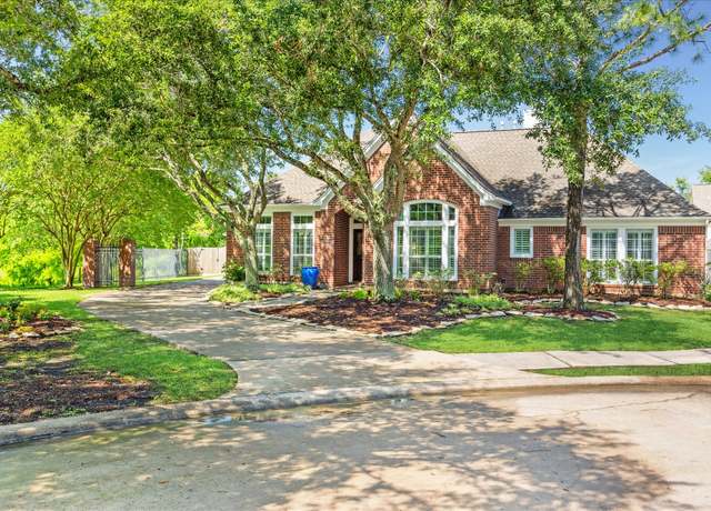 Property at 3008 Autumn Hills Ct, Friendswood, TX 77546, 4 beds, 3 baths