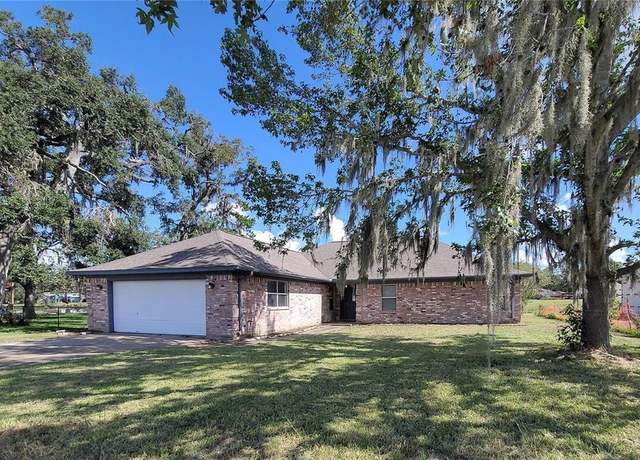 Property at 2257 Ridgewood Dr, West Columbia, TX 77486, 3 beds, 2 baths