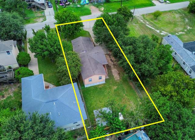 Property at 4717 Heron St, Hitchcock, TX 77563, 3 beds, 2 baths