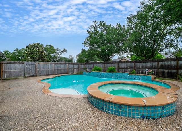 Property at 3207 Kempwood Dr, Sugar Land, TX 77479, 3 beds, 2.5 baths
