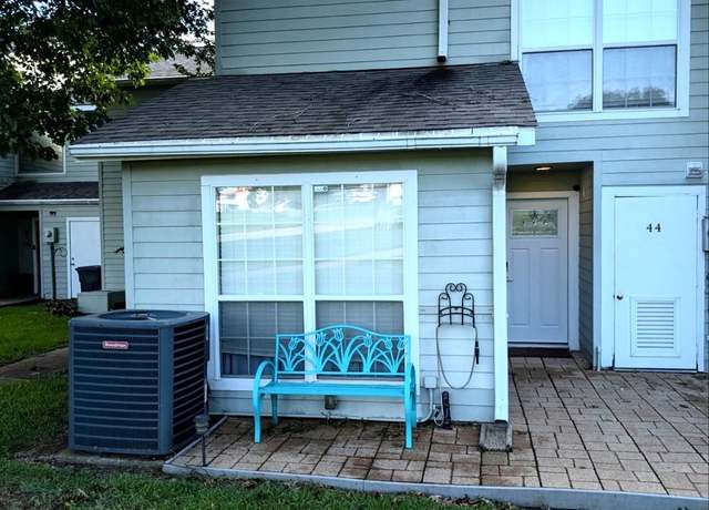 Property at 100 Edgewater Dr #44, Livingston, TX 77351, 3 beds, 2 baths