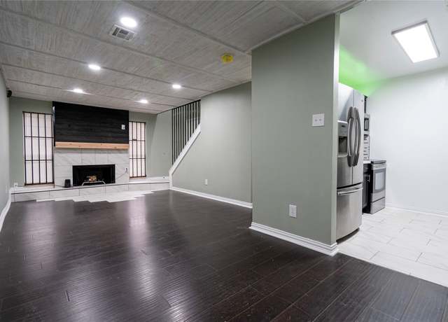 Property at 3532 Ocee St #3532, Houston, TX 77063, 3 beds, 2 baths