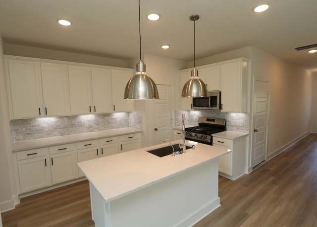 Property at 5042 Celestial Ct, La Marque, TX 77563, 5 beds, 3 baths