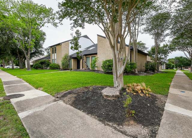 Property at 7702 Moondance Ln, Houston, TX 77071, 5 beds, 3.5 baths