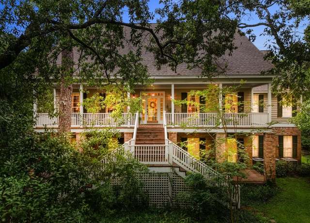 Property at 1306 Rosewood Dr, Dickinson, TX 77539, 4 beds, 5.5 baths