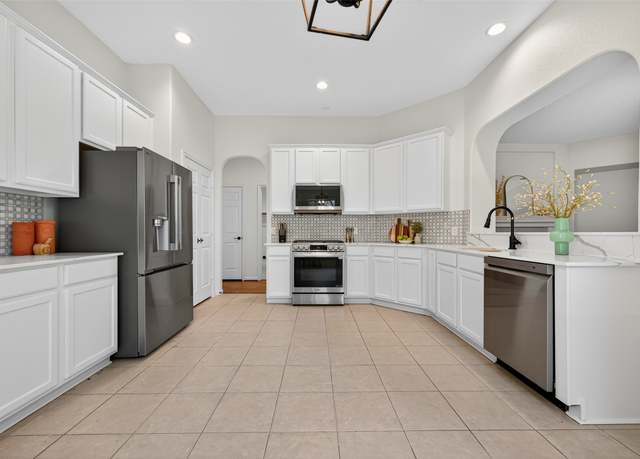 Property at 82 S Regan Mead Cir, The Woodlands, TX 77382, 3 beds, 2 baths