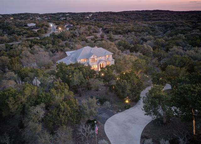 Property at 359 Cambridge Dr, New Braunfels, TX 78132, 4 beds, 3.5 baths