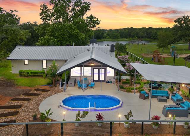 Property at 38349 Wiggins Rd, Hempstead, TX 77445, 3 beds, 3 baths
