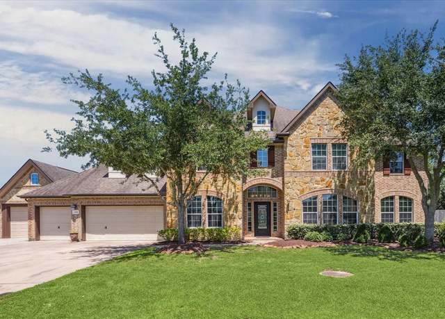 Property at 2414 Lakeway Dr, Friendswood, TX 77546, 6 beds, 4.5 baths