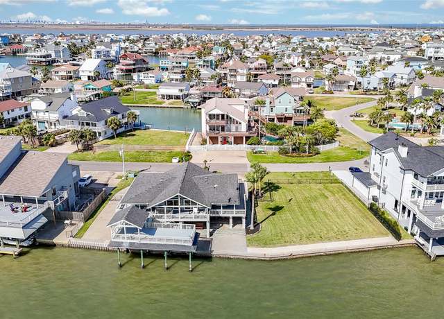 Property at 1405 Palmetto Dr, Tiki Island, TX 77554, 3 beds, 3.5 baths