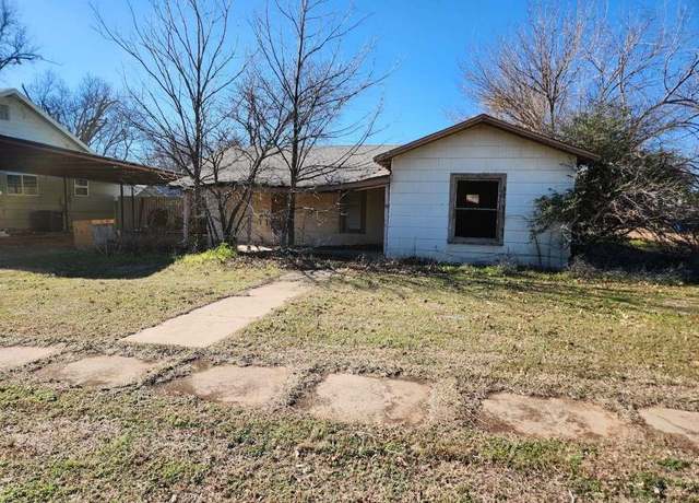 Property at 303 N 5th Ave, Munday, TX 76371, 3 beds, 1 bath
