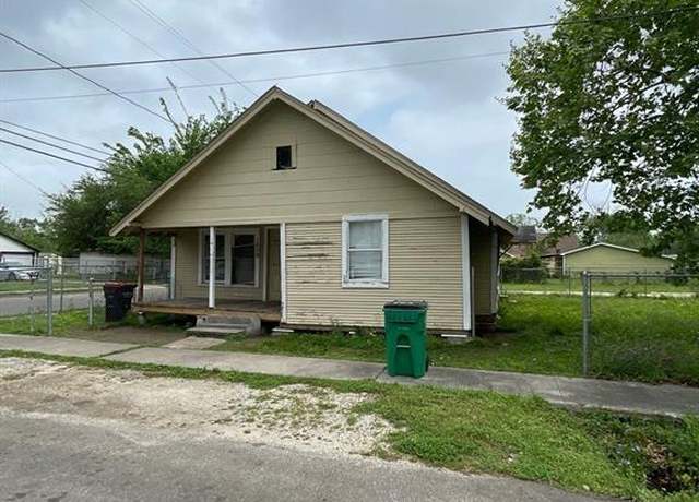 Property at 1400 Carlton St, Baytown, TX 77520, 3 beds, 1 bath