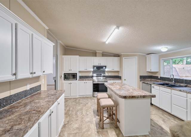 Property at 16352 Crockett Xing, Conroe, TX 77303, 4 beds, 2 baths