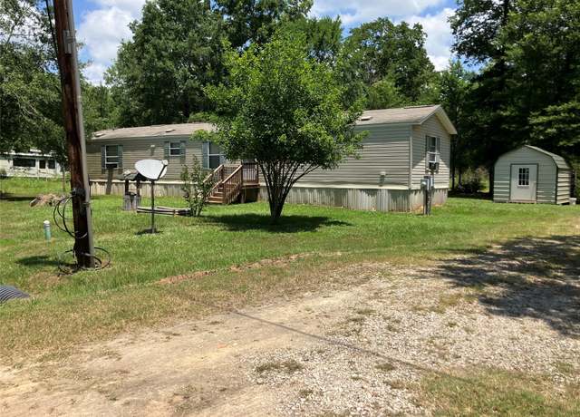 Property at 420 Moonlite Dr, Livingston, TX 77351, 3 beds, 2 baths