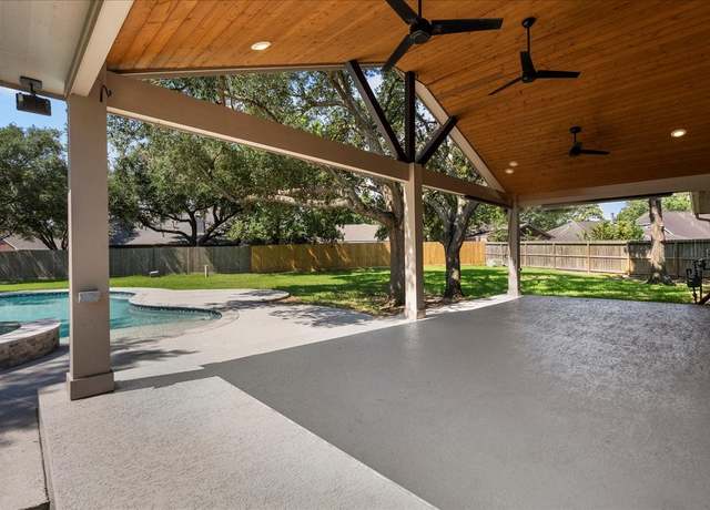 Property at 15830 Saint Lawrence Cir, Friendswood, TX 77546, 4 beds, 2.5 baths