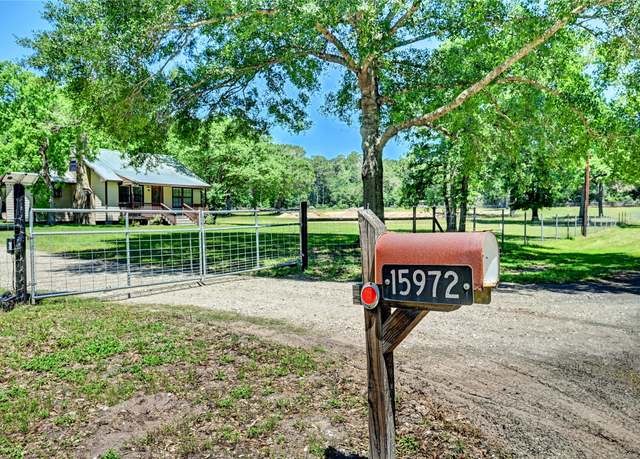 Property at 15972 Post Oak Rd, Plantersville, TX 77363, 2 beds, 2 baths