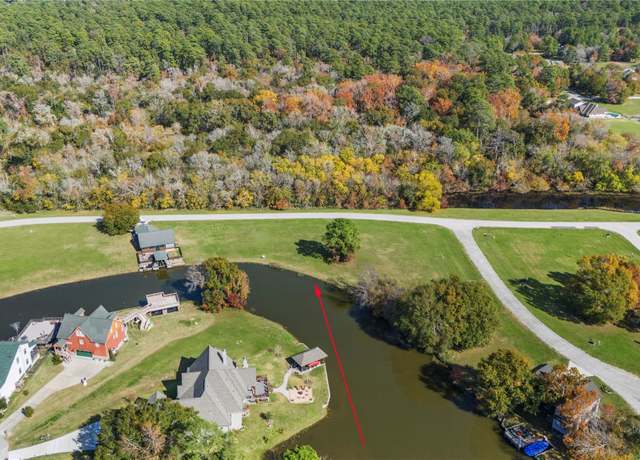 Property at 60 Wildwood Lake Dr, Huntsville, TX 77340