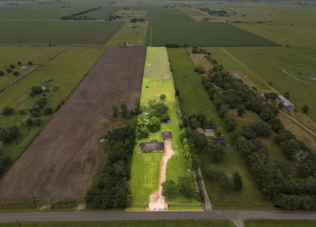 Property at 8614 Roper Rd, Wallis, TX 77485, 3 beds, 1.5 baths