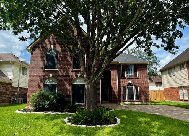 Property at 1037 Glenview Dr, Pearland, TX 77581, 5 beds, 2.5 baths