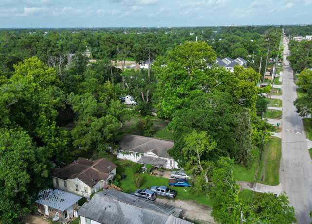 Property at 1321 De Soto St, Houston, TX 77091, 4 beds, 1 bath