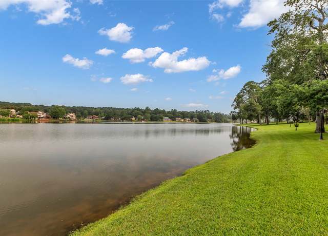 Property at 9 Lakeview Mnr, Huntsville, TX 77340, 3 beds, 2.5 baths