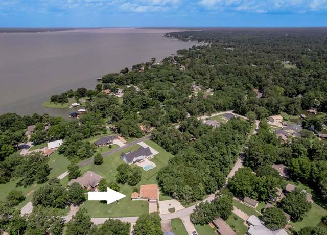 Property at 268 Lake Dr, Onalaska, TX 77360, 3 beds, 2 baths