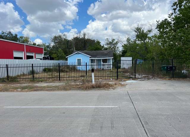 Property at 6513 Airport Blvd, Houston, TX 77048, 2 beds, 1 bath