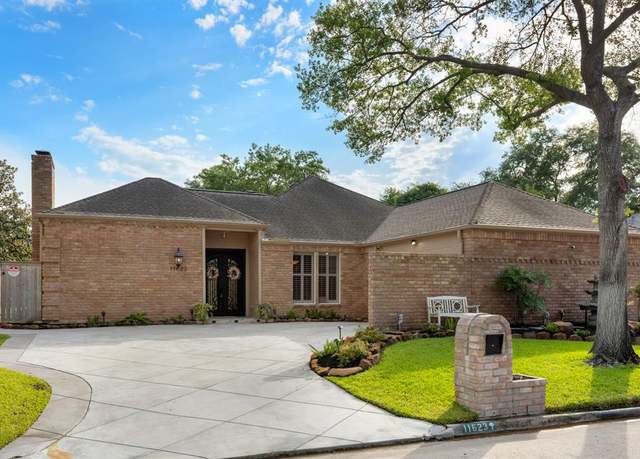 Property at 11623 Aspenway Dr, Houston, TX 77070, 3 beds, 2.5 baths