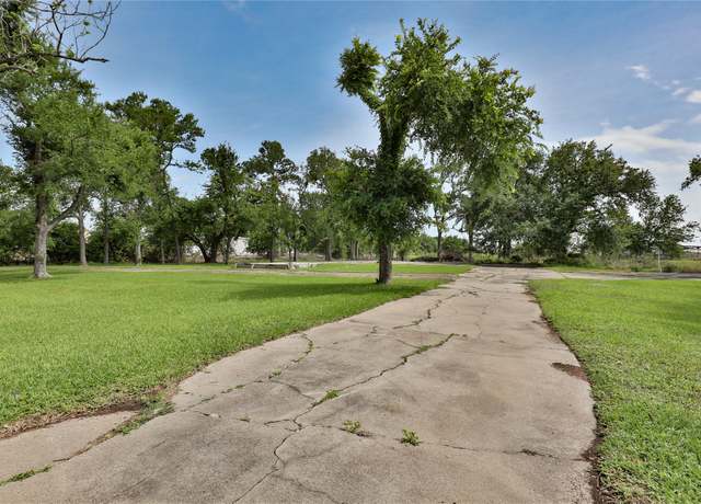 Property at 1001 Wilson Rd, Clute, TX 77531
