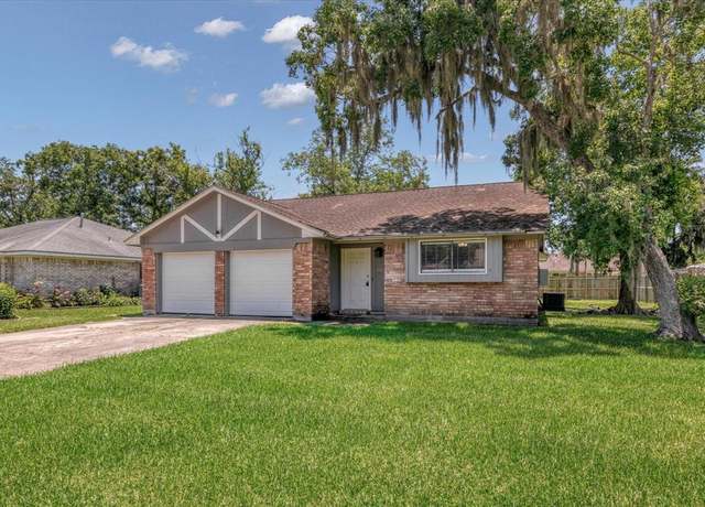 Property at 119 Cottonwood St, Lake Jackson, TX 77566, 3 beds, 2 baths