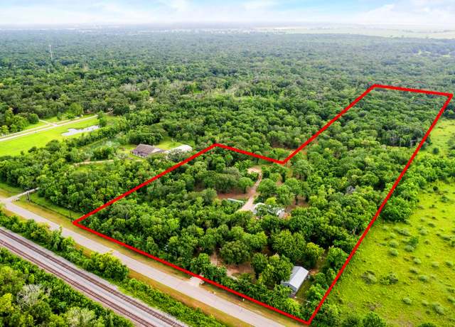 Property at 5135 County Road 288, Angleton, TX 77515, 3 beds, 2 baths