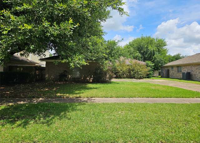 Property at 609 Oak Harbor Dr, Houston, TX 77062, 4 beds, 2 baths