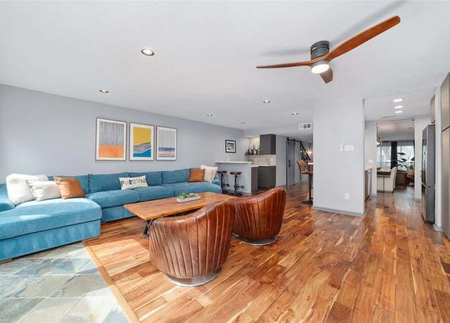 Property at 8924 Chatsworth Dr, Houston, TX 77024, 2 beds, 2.5 baths