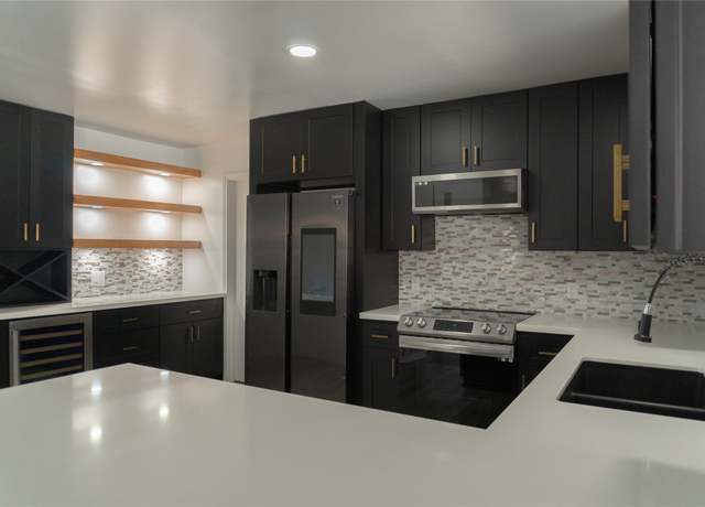 Property at 5206 Lodge Creek Dr, Houston, TX 77066, 4 beds, 2.5 baths