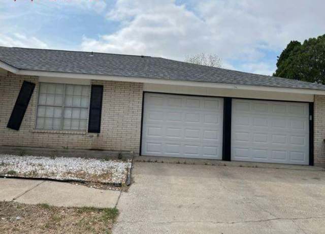 Property at 205 Meandering Way, Del Rio, TX 78840, 4 beds, 3 baths
