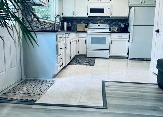 Property at 1902 Kings Arms Way, Katy, TX 77493, 3 beds, 2.5 baths