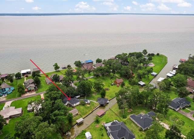Property at 458 Mallard Pt, Livingston, TX 77351, 3 beds, 2.5 baths