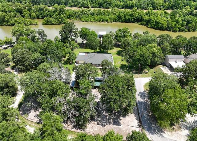 Property at 18 Joe Werner Ln, Huntsville, TX 77320, 3 beds, 2 baths