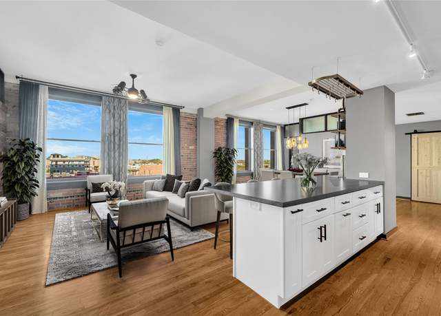 Property at 915 Franklin St Unit 3G, Houston, TX 77002, 2 beds, 2 baths