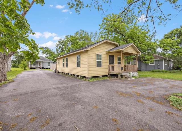 Property at 311 S 3rd St, Highlands, TX 77562, 8 beds, 1 bath