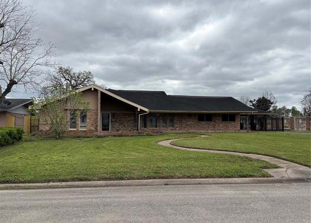 Property at 6608 Southbrook Dr, Houston, TX 77087, 4 beds, 2.5 baths