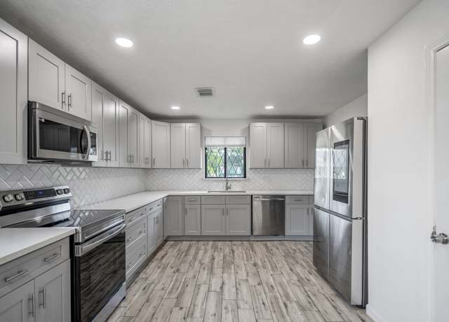 Property at 5122 Foresthaven Dr, Houston, TX 77066, 5 beds, 3.5 baths