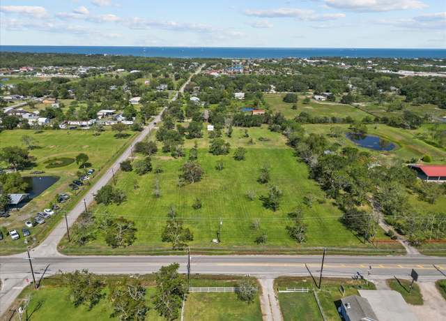 Property at 939 28th St, Dickinson, TX 77539